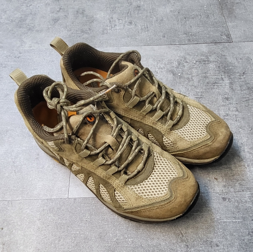 Womens Merrell Hiking Shoe sz 9